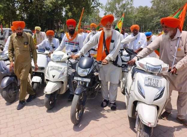 Farmers protest across Punjab over shortage of urea, fuel price hike